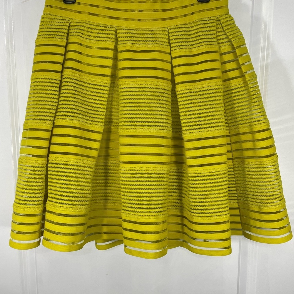 Womens Torrid Yellow Striped Skirt Waist Size 30 CB-115